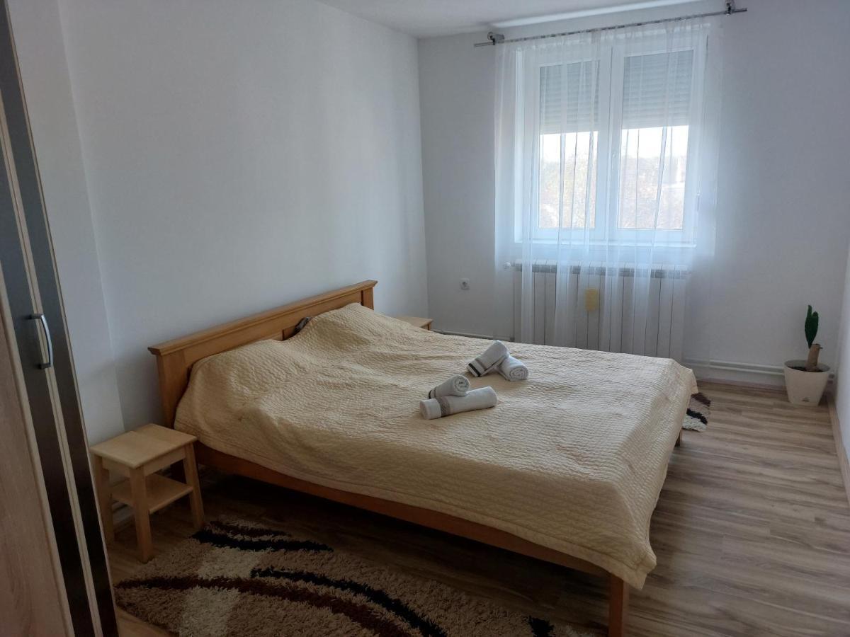 Apartman Centar Sremska Mitrovica Eksteriør bilde